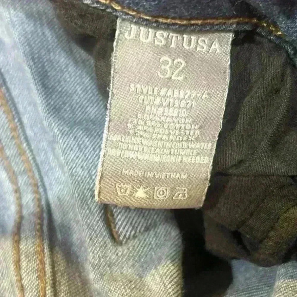 Just USA Women’s Blue Jeans Size 32 Distressed Five Pocket Design Stretch Large - Picture 4 of 4